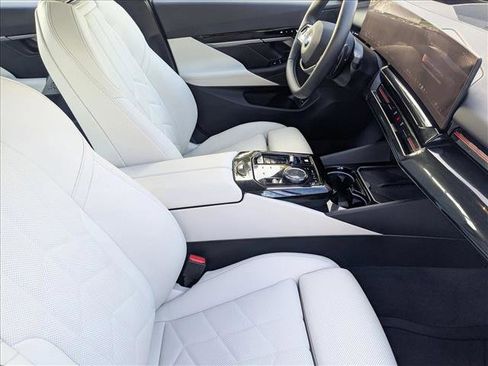 Used 2025 BMW 530i w/ Premium Package image 21