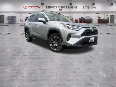 Used 2022 Toyota RAV4 XLE Premium AWD/4WD image 3