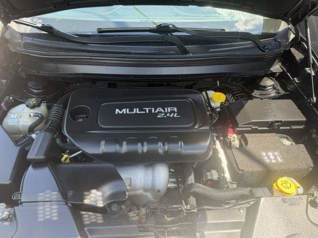 Used 2016 Jeep Cherokee Latitude w/ Cold Weather Group AWD/4WD image 8