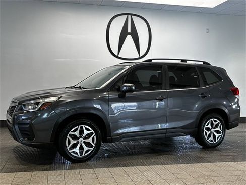 Used 2020 Subaru Forester Premium image 3