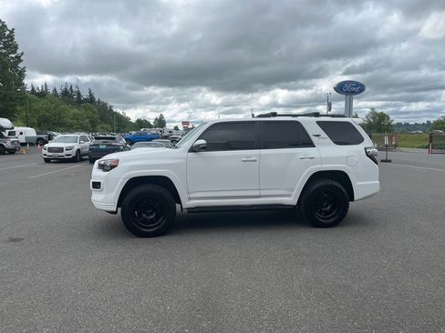 Used 2022 Toyota 4Runner TRD Sport w/ Technology Package AWD/4WD image 2