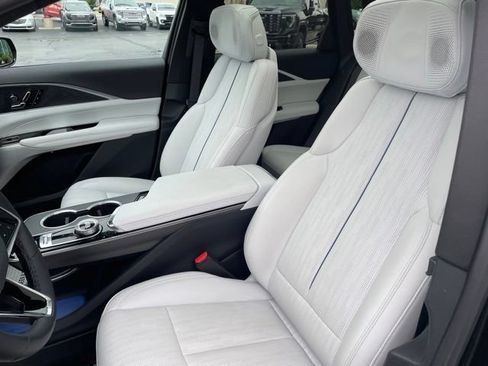 Used 2026 Cadillac Lyriq Signature Luxury RWD image 13