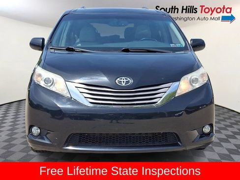 Used 2017 Toyota Sienna XLE AWD/4WD image 2