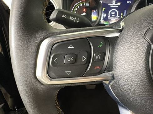 Used 2024 Jeep Wrangler Unlimited Sahara AWD/4WD image 14