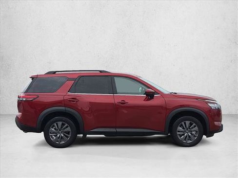 Used 2025 Nissan Pathfinder SV FWD image 4