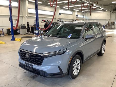Used 2023 Honda CR-V LX image 2