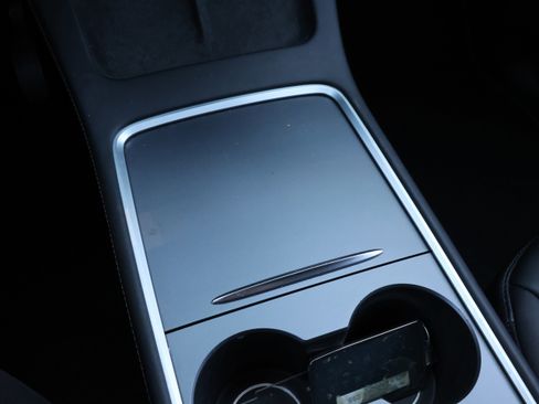 Used 2021 Tesla Model Y Long Range image 25