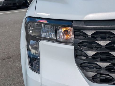 New 2025 Ford Maverick XLT image 10