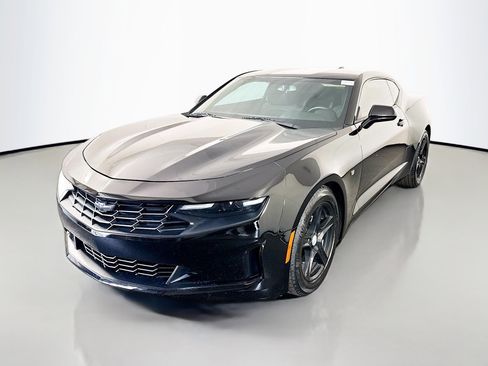 Used 2020 Chevrolet Camaro LT RWD image 4