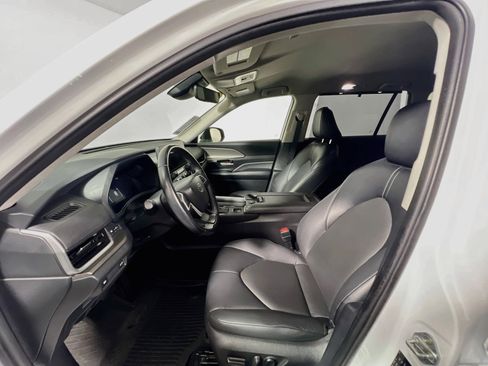 Used 2024 Toyota Grand Highlander FWD image 14