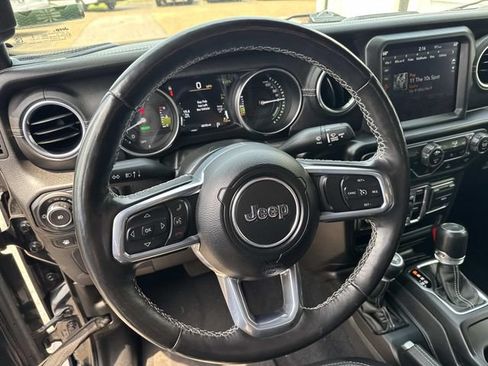 Used 2022 Jeep Wrangler Unlimited Sahara w/ Cold Weather Group AWD/4WD image 27