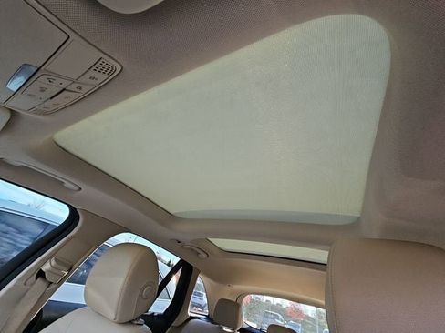 Used 2019 Mercedes-Benz GLC 300 w/ Premium Package image 18