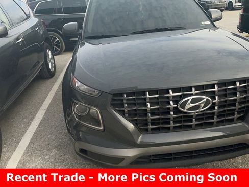 Used 2024 Hyundai Venue SEL image 1
