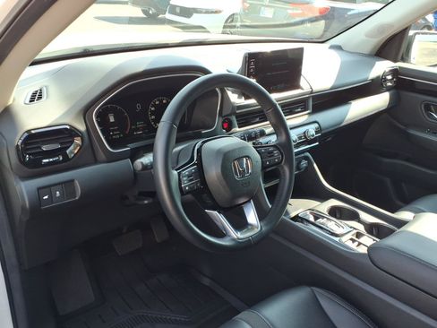 Certified 2025 Honda Pilot EX-L image 5