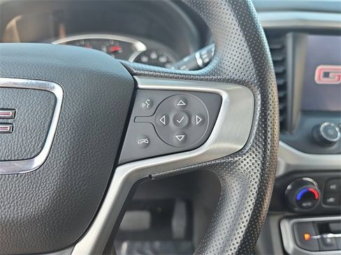 Used 2023 GMC Acadia SLE image 18