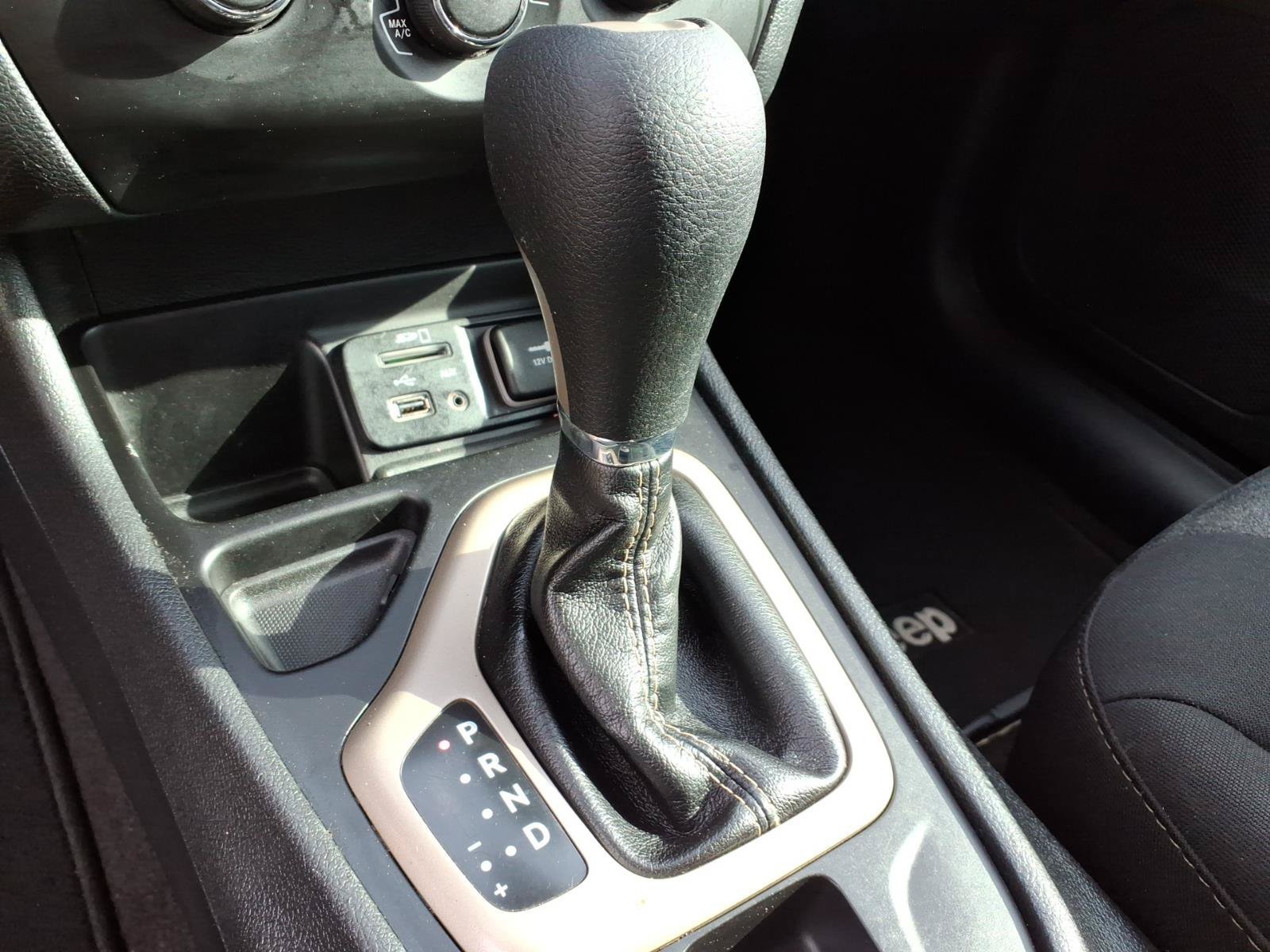 Used 2018 Jeep Cherokee Latitude w/ Altitude Package FWD image 21