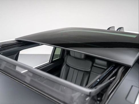 New 2025 Land Rover Range Rover Long Wheelbase Autobiography image 13