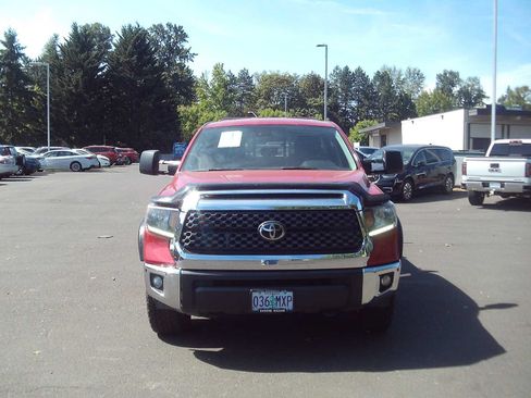 Used 2020 Toyota Tundra SR5 w/ SR5 Convenience Package AWD/4WD image 8