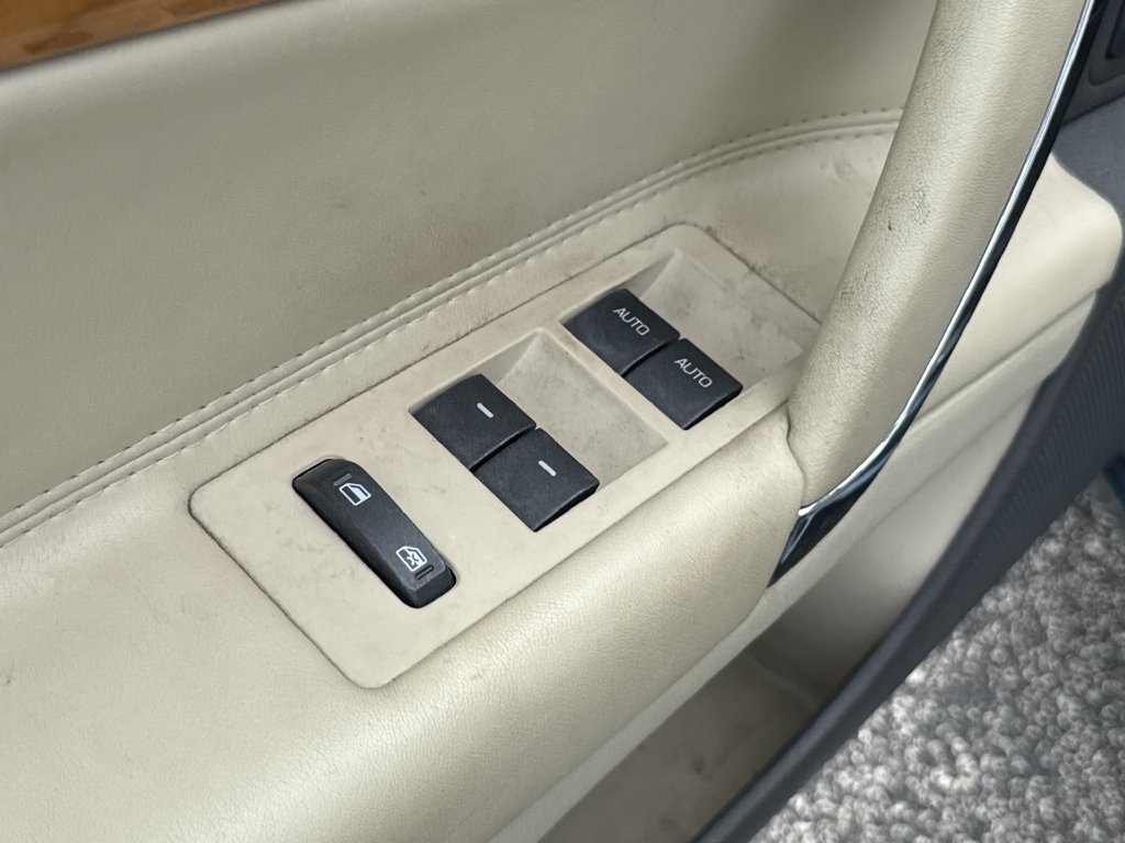 Used 2012 Lincoln MKZ FWD image 12