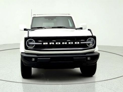 Used 2025 Ford Bronco Outer Banks AWD/4WD image 2