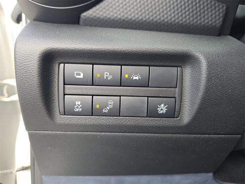 Used 2021 Nissan Kicks S image 19