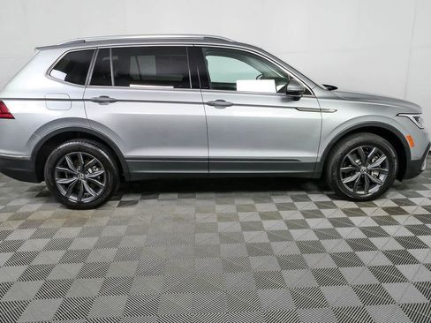 Certified 2023 Volkswagen Tiguan SE FWD image 2