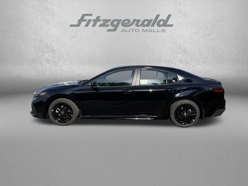 Used 2026 Toyota Camry SE FWD image 4