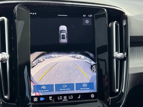 Used 2025 Volvo XC40 B5 Core w/ Climate Package image 34