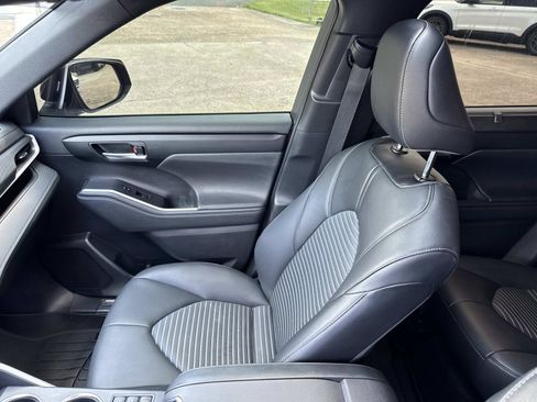Used 2024 Toyota Highlander XSE image 14