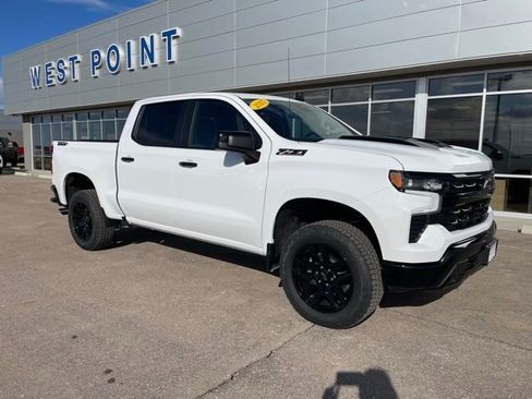 Used 2025 Chevrolet Silverado 1500 LT Trail Boss w/ Dark Appearance Package image 2