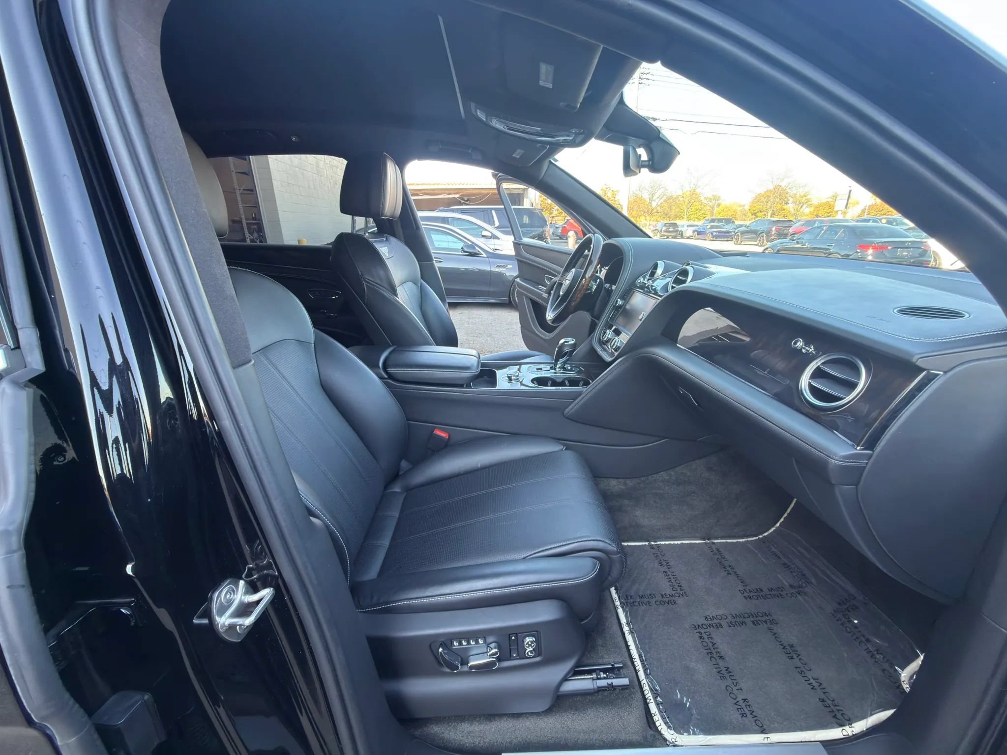 Used 2019 Bentley Bentayga AWD/4WD image 39