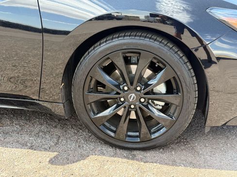 Used 2023 Nissan Maxima SR w/ Sport Mat Group FWD image 7
