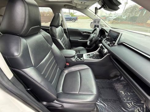 Used 2019 Toyota RAV4 XLE Premium w/ Cold Weather Package AWD/4WD image 30