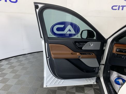 Used 2020 Lincoln Aviator Reserve w/ Equipment Group 201A AWD/4WD image 14