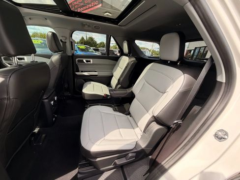 Used 2021 Ford Explorer XLT w/ Equipment Group 202A AWD/4WD image 8