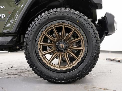 Used 2022 Jeep Wrangler Unlimited Sahara AWD/4WD image 35