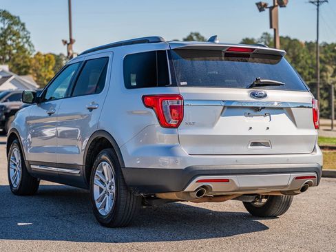 Certified 2017 Ford Explorer XLT w/ Equipment Group 202A image 5