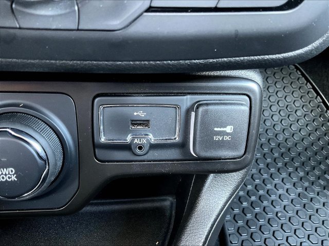 Used 2023 Jeep Renegade Altitude AWD/4WD image 17