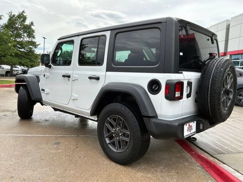 Used 2025 Jeep Wrangler Unlimited Sport AWD/4WD image 7