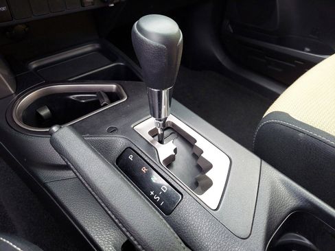 Used 2018 Toyota RAV4 XLE image 15