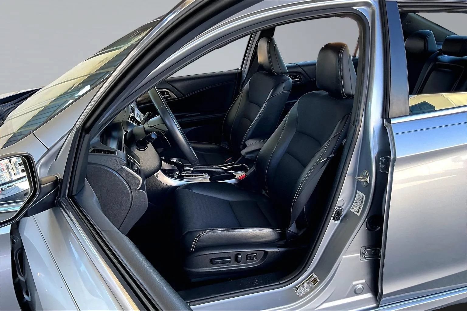 Used 2017 Honda Accord Sport image 18