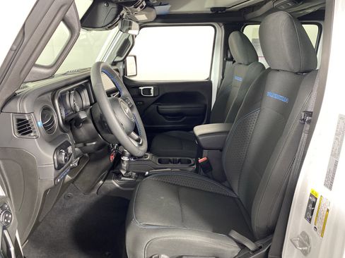 Used 2025 Jeep Wrangler Unlimited Rubicon 4xe w/ Convenience Group image 14