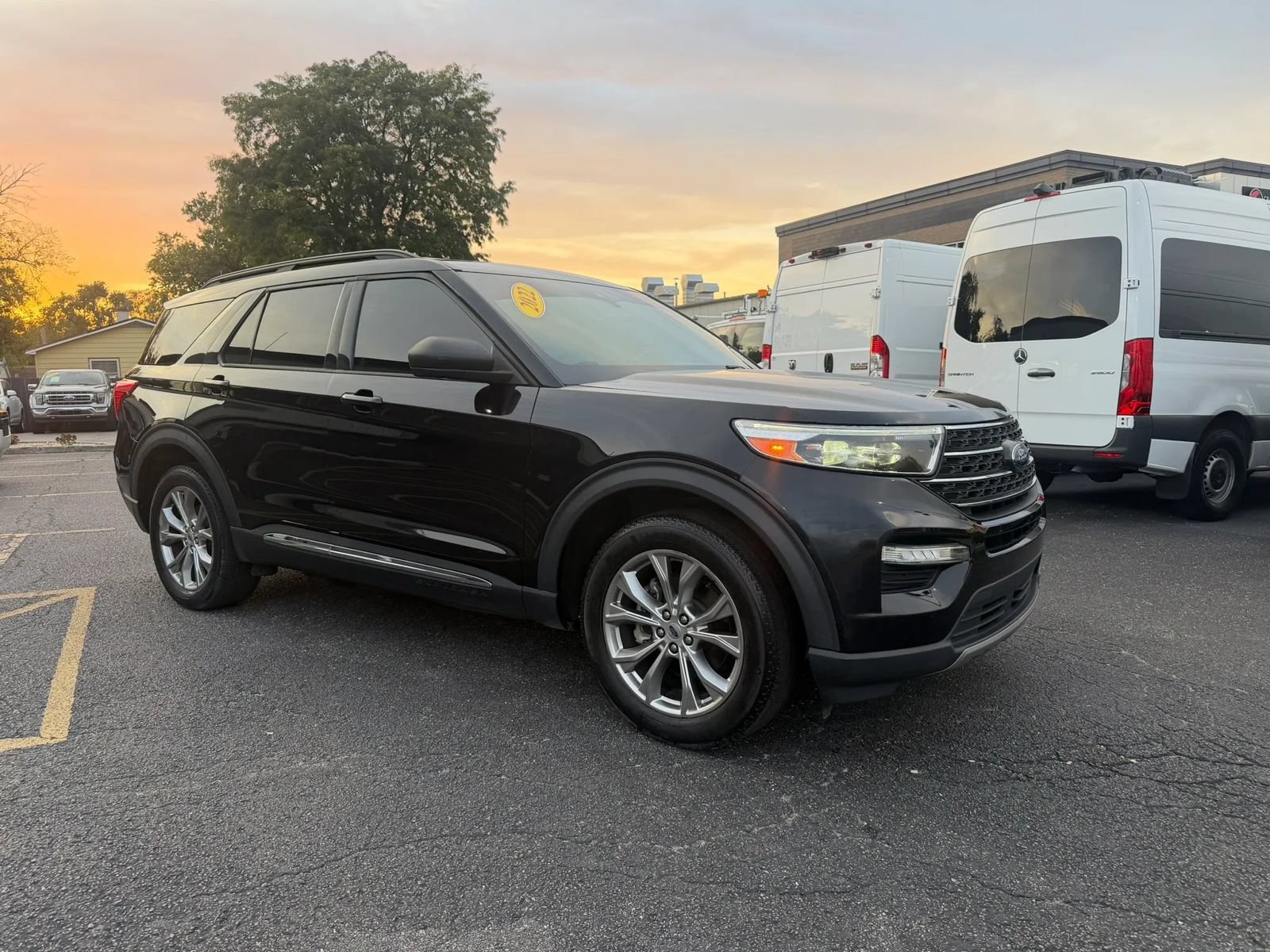 Used 2022 Ford Explorer XLT w/ Equipment Group 202A AWD/4WD image 6