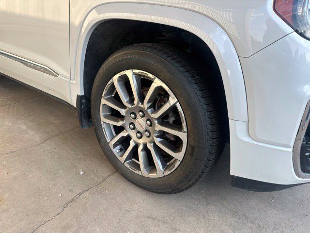 Used 2023 GMC Acadia Denali w/ Denali Ultimate Package AWD/4WD image 3