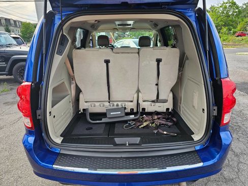 Used 2013 Dodge Grand Caravan Crew FWD image 13