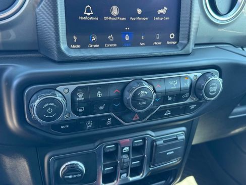 Used 2023 Jeep Wrangler Unlimited Sahara w/ Cold Weather Group AWD/4WD image 27