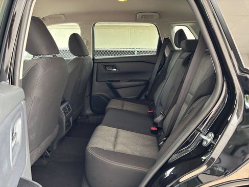 Used 2025 Nissan Rogue SV FWD image 27