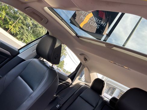 Used 2019 Volkswagen Jetta SE w/ Cold Weather Package FWD image 8