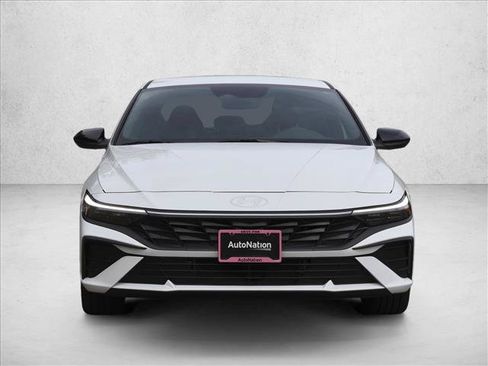 Certified 2025 Hyundai Elantra SEL FWD image 2
