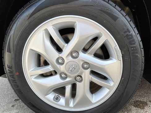 Used 2020 Hyundai Venue SEL FWD image 14